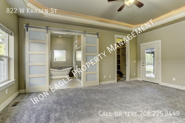 Building Photo - 822 W Krasen St