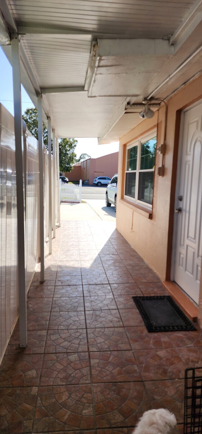 Building Photo - 813 64th Ave N