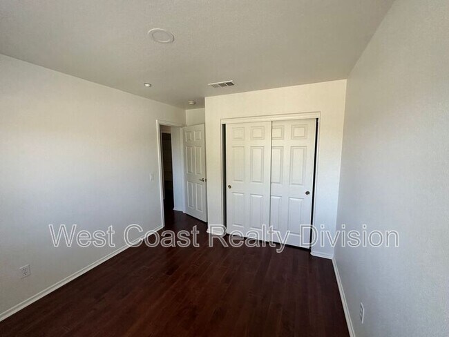 Building Photo - 820 Silver Dr