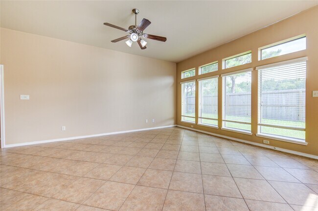 Building Photo - 5615 Stoneridge Ct