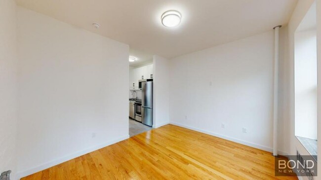 Building Photo - 3 bedroom in NEW YORK NY 10014