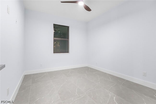 Building Photo - 142 SW 33rd Pl