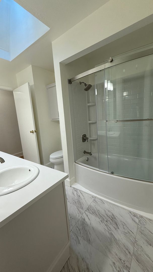 Building Photo - Stunning Forest Retreat in Lake Oswego 3 beds 2 baths + Den; Video!