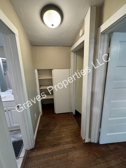 Hall closet - 515 Hillcrest Rd