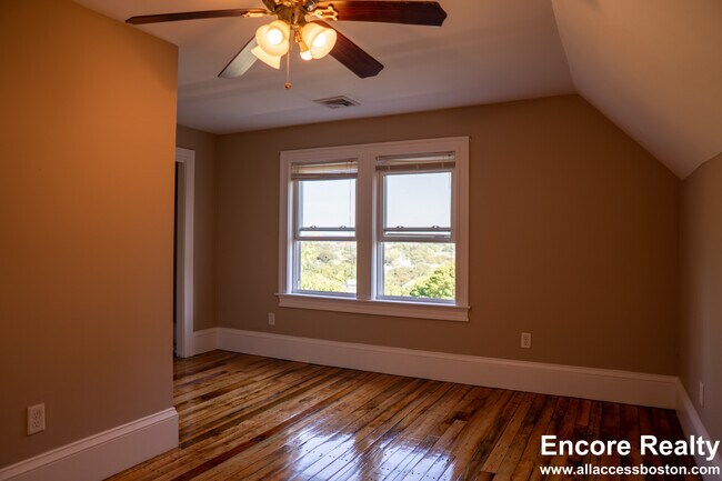 Building Photo - 7 Parker Hill Ave