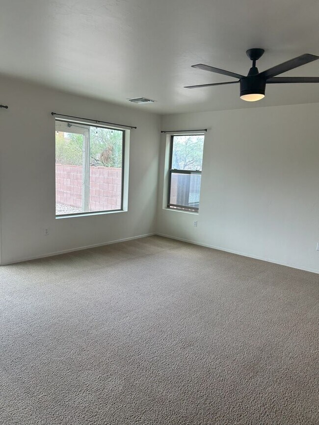 Building Photo - Save with SOLAR Unfurnished  1 loft -  2 c...