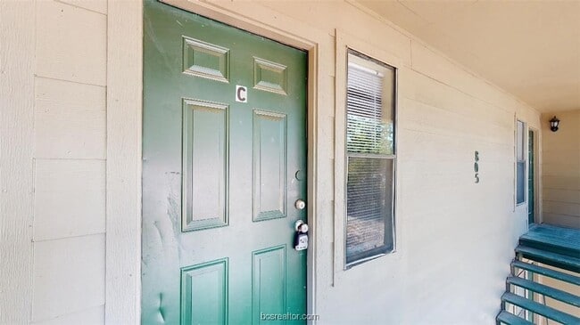 Building Photo - 805 San Pedro Dr