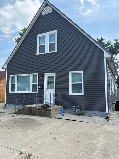 Building Photo - 2128 N Grand Ave E