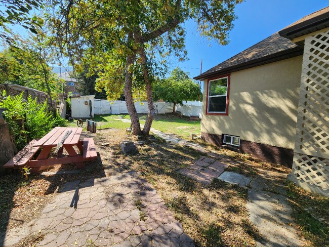 Building Photo - 1227 Hauser Blvd