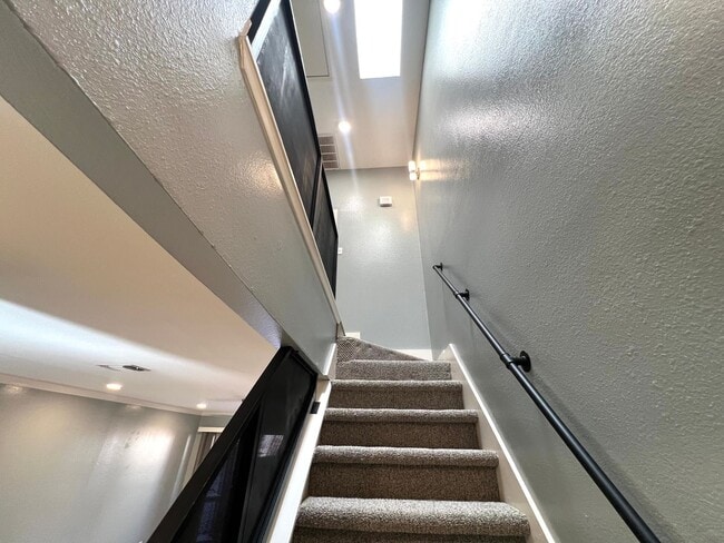 Building Photo - Two Stories, 2 Bedrooms 1.5 Baths Condo for Rent in Central Austin, Downtown, S Lamar and Hwy 290