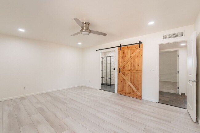 Building Photo - 3615 E Calle Alarcon