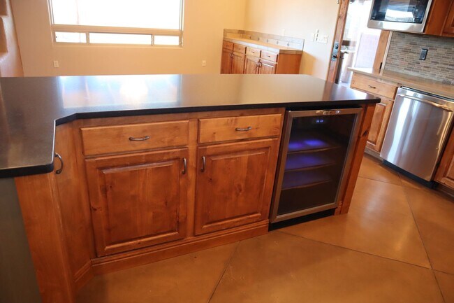 Building Photo - Your own resort! Elegant, Exclusive & Exquisite.