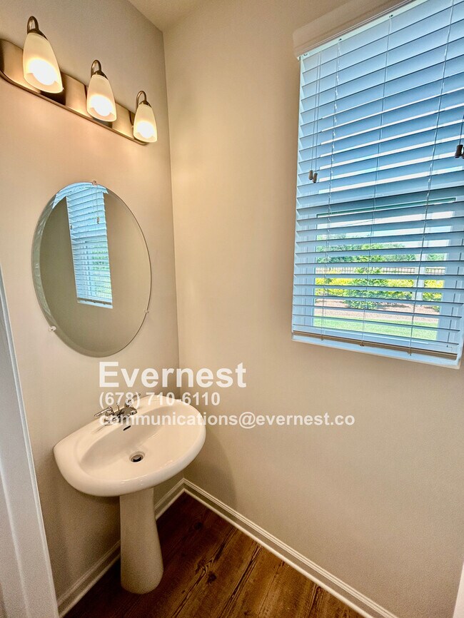 Building Photo - 3-Bedroom Home with Large Lawn and Ideal L...
