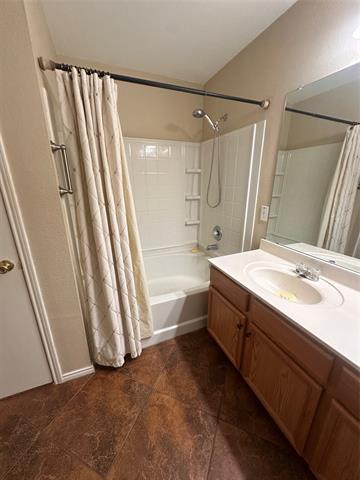 Building Photo - 809 Essex Dr