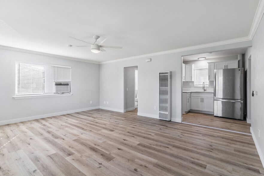 Building Photo - 2884 La Salle Ave