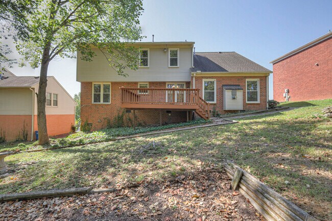 Building Photo - 1300 Buckingham Cir