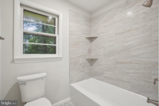 Building Photo - 1440 Woodacre Dr