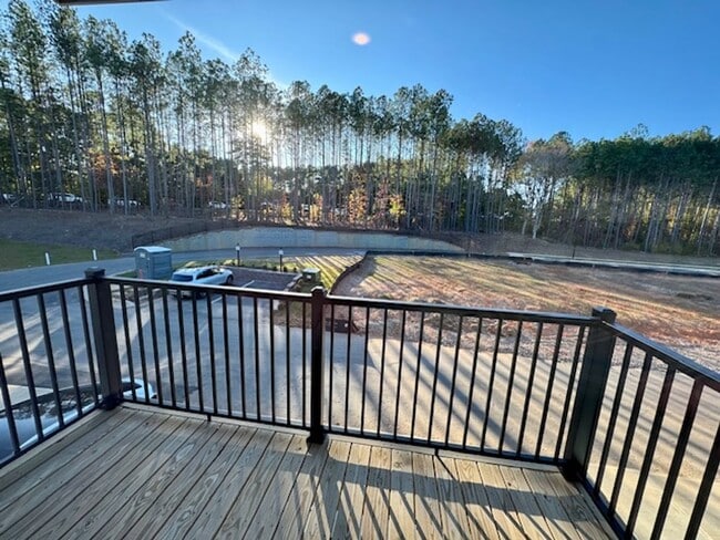 Building Photo - Modern Elegance in Prime North Raleigh!