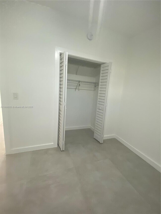 Building Photo - 2011 NE 167th St