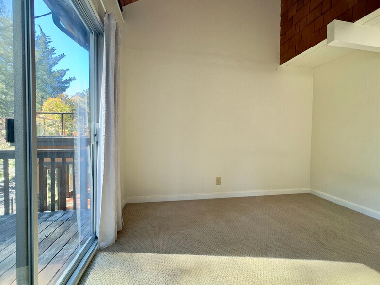 Building Photo - 6583 Valley View Rd