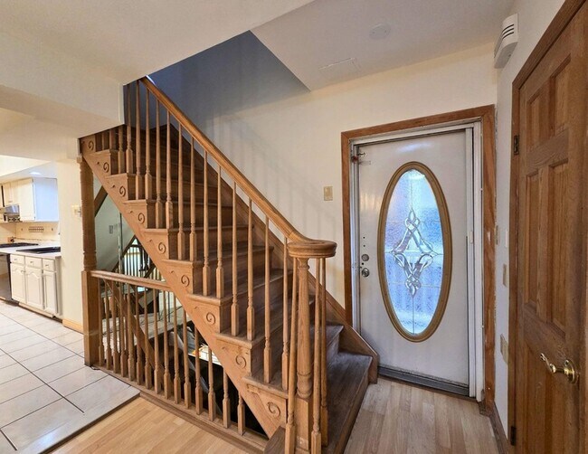 Building Photo - 911 80th St