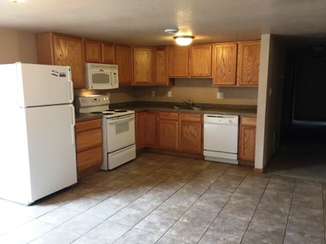 Building Photo - 920 18th Ave SW