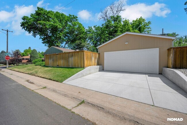 Building Photo - Spacious 4BR House in South Denver