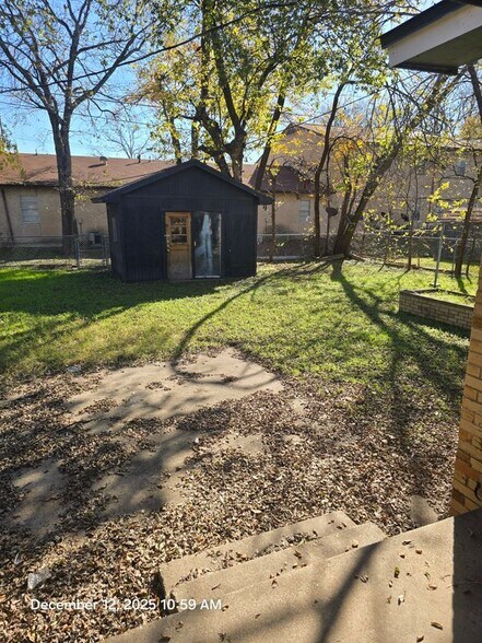 Building Photo - 617 S 1st St