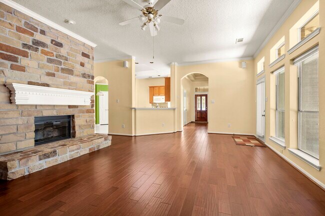 Building Photo - 10218 Garden Crossing Ln