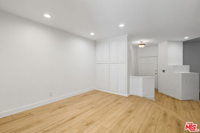 Building Photo - 18730 Hatteras St