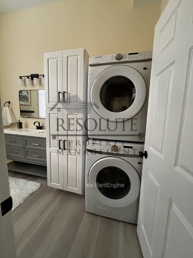 Building Photo - 6009 Garrett Rd