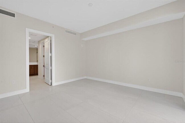 Building Photo - 275 1st Ave S