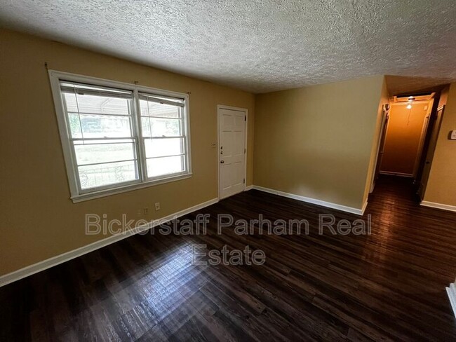 Building Photo - 4445 Sims St