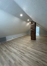 Building Photo - 501 N Walnut St