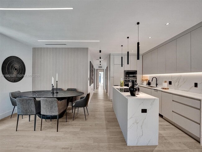 Building Photo - 2066 NE 174th St