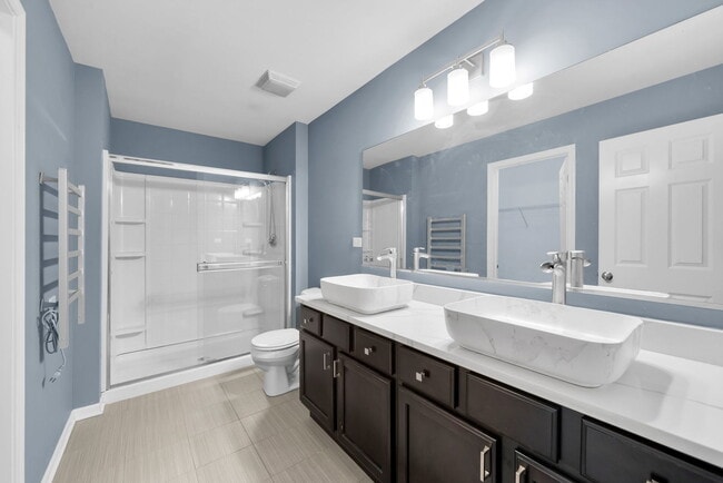 Building Photo - 2525 Dunraven Ave