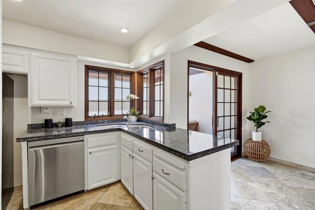 Building Photo - 8608 Villa La Jolla Dr