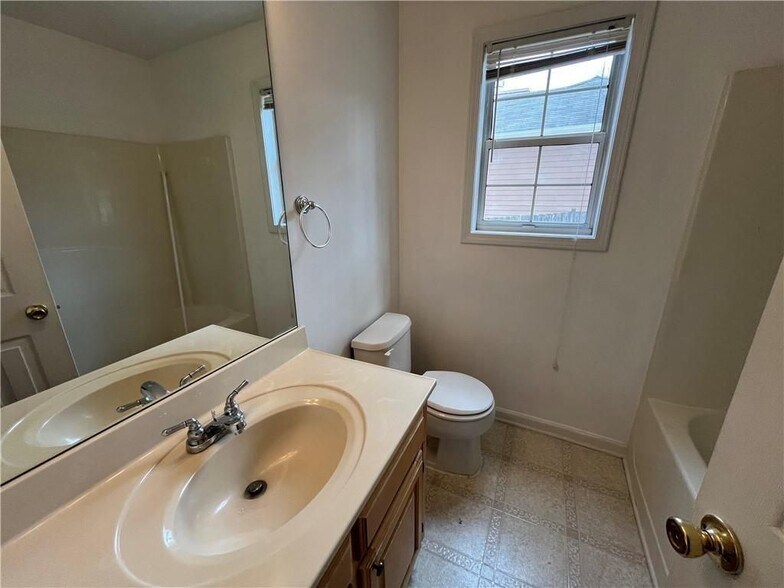 Building Photo - 54 Oxford Brook Way