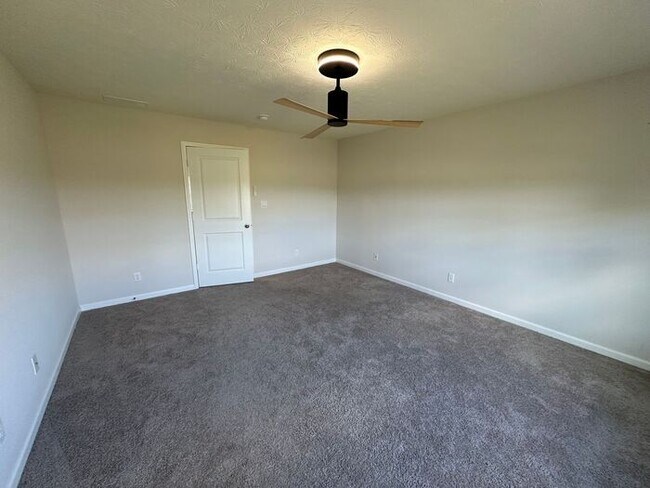 Building Photo - 113 Hunter's Rdg Dr