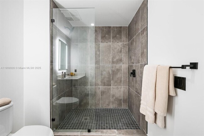 Building Photo - 307 SW 5th St