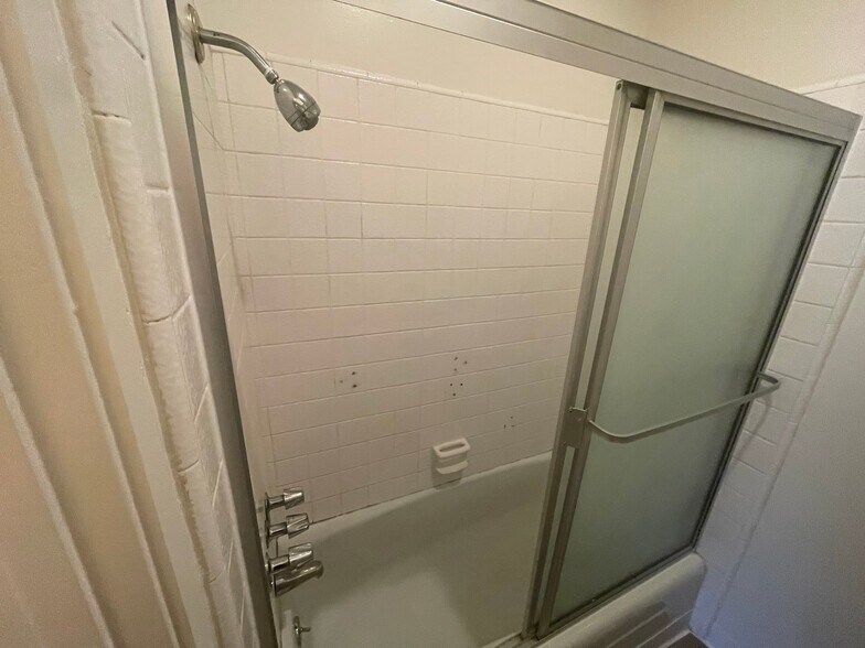 Building Photo - 1840 Fairburn Ave