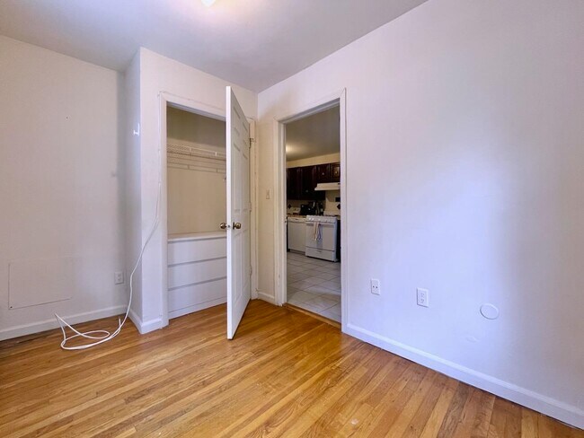 Building Photo - 618 Park Ave