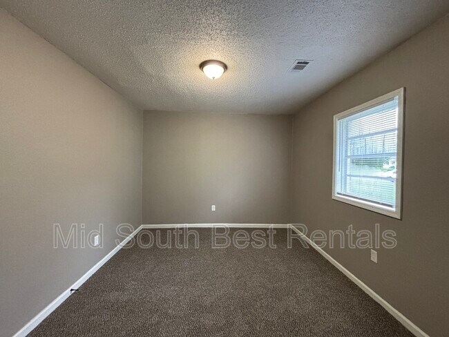 Building Photo - 1008 S Cross St