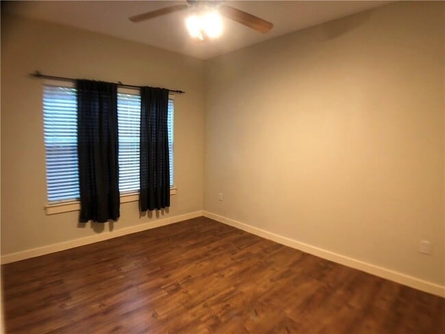 Building Photo - 2106 Cullen Ave