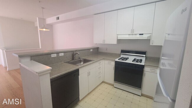 Building Photo - 3 br, 2 bath House - 225 Pierce St #1