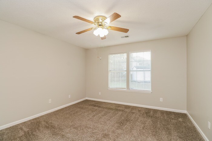 Building Photo - 313 N Crossing Dr