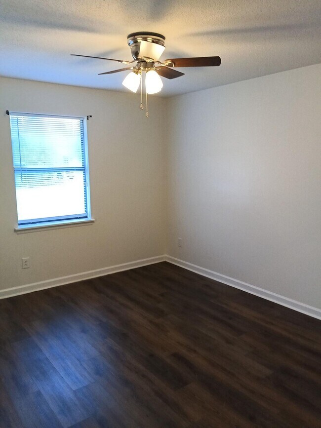 Building Photo - 4430 Goshen Lake Dr S