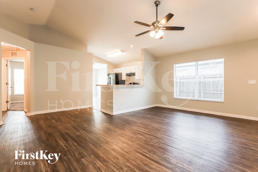 Building Photo - 11133 Lakeside Vista Dr