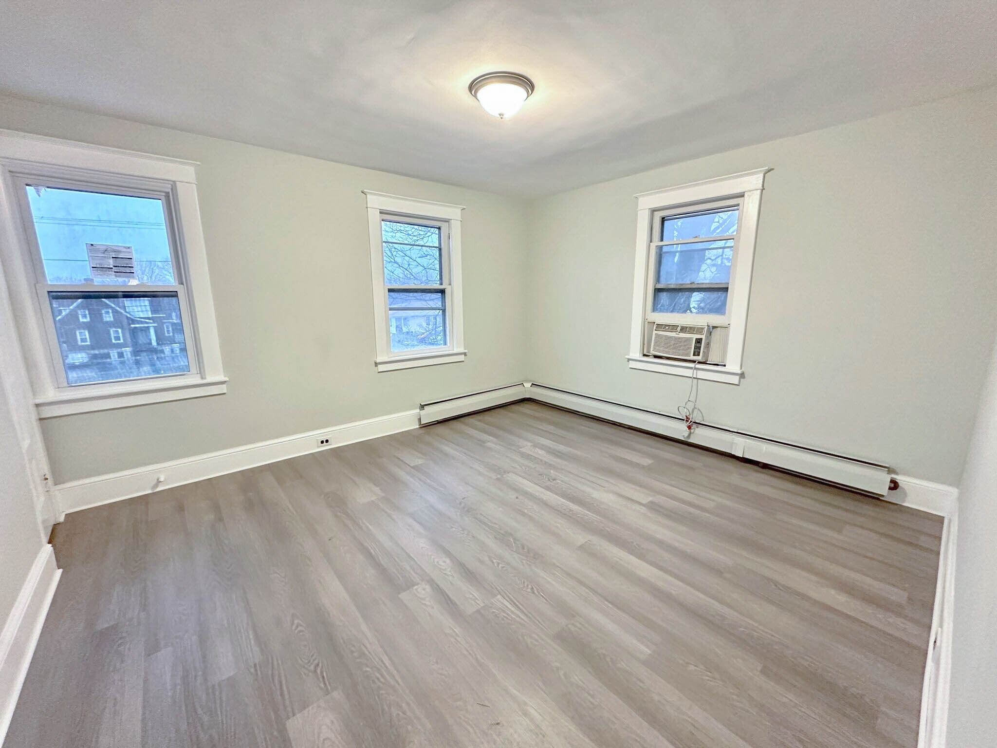 Building Photo - 420 W Chestnut Ave