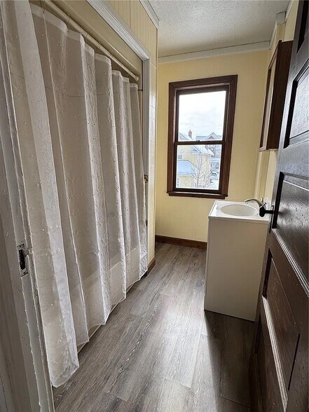 Building Photo - 227 Amy Ave